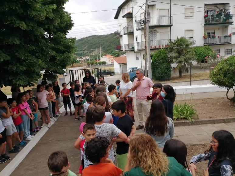 Hasteada bandeira verde do programa Eco-Escolas na EB1 de Casal de Santo António Hasteada bandeira verde do programa Eco-Escolas na EB1 de Casal de Santo António