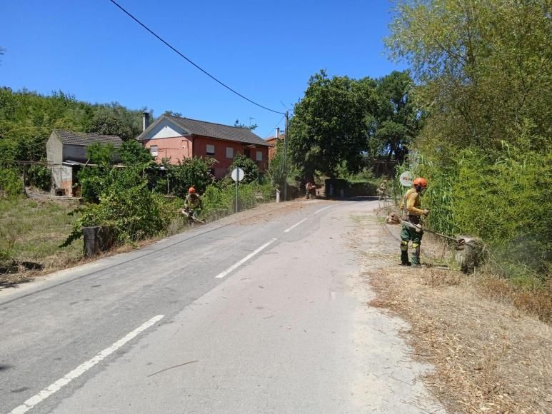 Limpezas em v&aacute;rios lugares da freguesia 