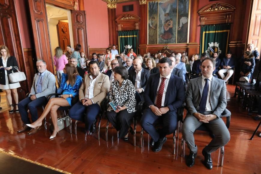 Executivo serpinense marca presen&ccedil;a nas comemora&ccedil;&otilde;es do 5 de outubro e Centro Paroquial de Serpins recebe Medalha de M&eacute;rito do Concelho 