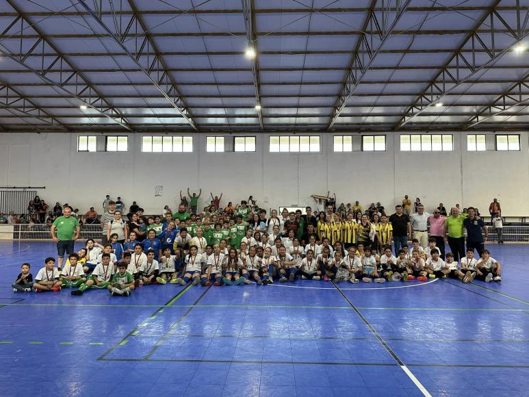 Mais de uma centena de crianças encheu o Pavilhão de Serpins de muita alegria