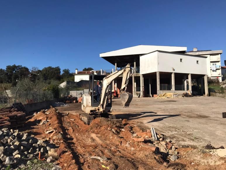 Limpeza e organiza&ccedil;&atilde;o do Estaleiro da Junta de Freguesia