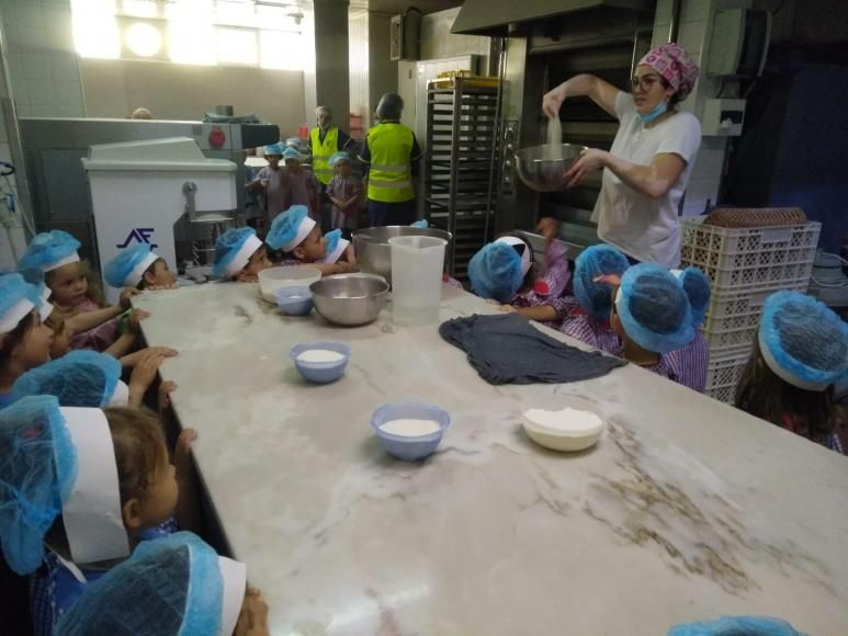 Crian&ccedil;as aprenderam a fazer a Broa de Serpins