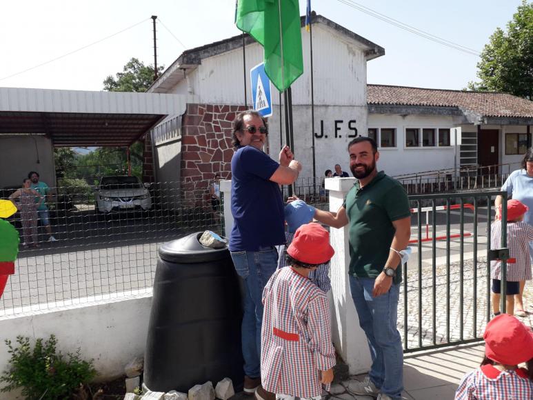 Hasteada bandeira verde do programa Eco-Escolas no Jardim de Infância de Serpins Hasteada bandeira verde do programa Eco-Escolas no Jardim de Infância de Serpins